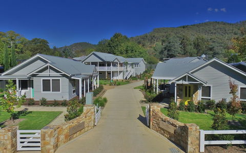 Spring Home - Our Place At Bright - C Tourism 2