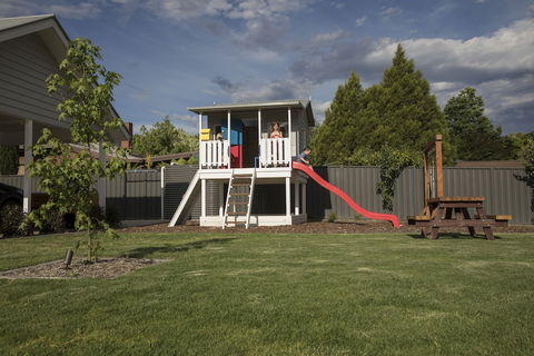 Spring Home - Our Place At Bright - C Tourism 6