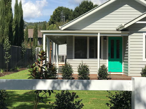 Spring Home - Our Place At Bright - C Tourism 1