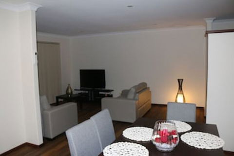Cozy Stay At Dunstan - C Tourism 0