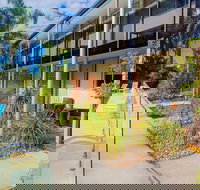 Nightcap at Golden Beach Tavern - C Tourism