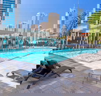 Sealuxe - Central Surfer Paradise Seaview Deluxe Spa Apartment - C Tourism