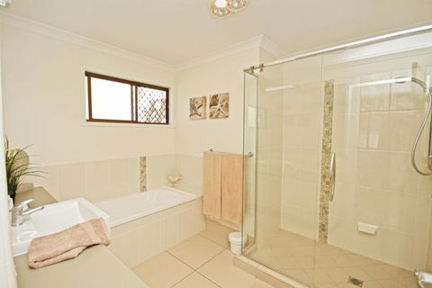 22 Sorrento Avenue Coolum Beach Linen Supplied PET FRIENDLY 500 BOND - C Tourism 1