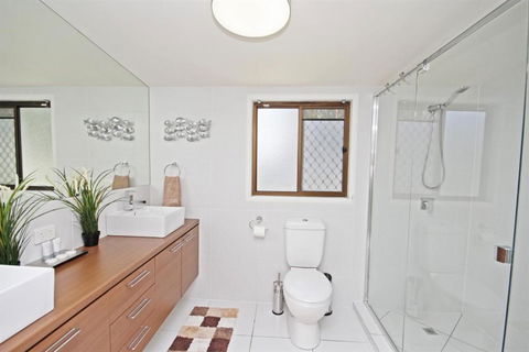 22 Sorrento Avenue Coolum Beach Linen Supplied PET FRIENDLY 500 BOND - C Tourism 4
