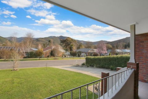 Abbey Rose - Bright, VIC - C Tourism 0