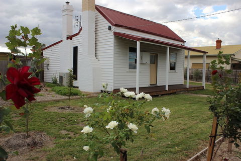 The Cottage - C Tourism 6
