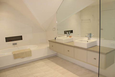 Ama Worimi - C Tourism 7