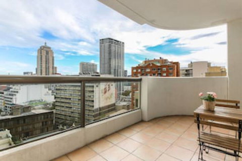 Amazing Location Cozy Stay With Parking - C Tourism 0