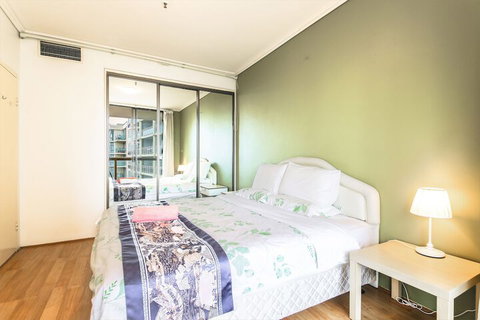 Amazing Location Cozy Stay With Parking - C Tourism 6