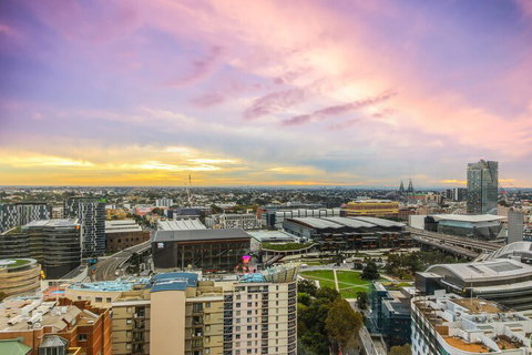 Amazing Location Cozy Stay With Parking - C Tourism 1