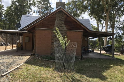 Mud Brick Cottage Cobungra - C Tourism 3