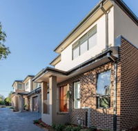 AUJOY 4 Bed Townhouse Burwood 2 - C Tourism