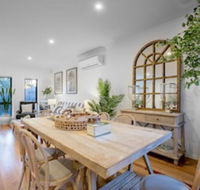 AUJOY 3 Bed Townhouse Burwood 3 - C Tourism