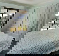 Anchor Down at Hat Head - C Tourism