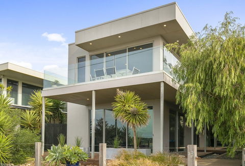 Grossard Point The Lighthouse Ventnor - C Tourism 0