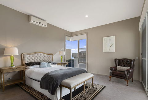 Grossard Point The Lighthouse Ventnor - C Tourism 2