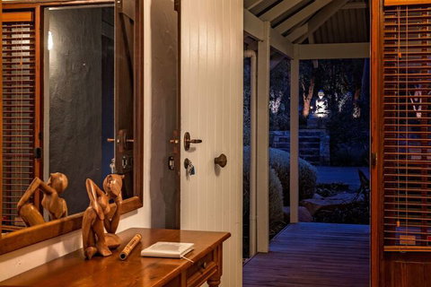 Beachfront House - C Tourism 5
