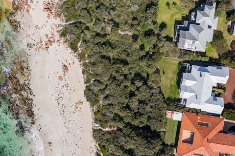 Beachfront House - C Tourism 4