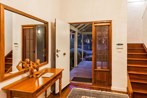 Beachfront House - C Tourism 3