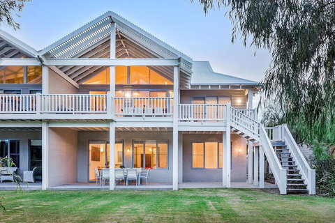 Beachfront House - C Tourism 2