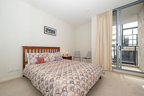 Spacious 1-Bedroom Apartment With Parking - C Tourism 4