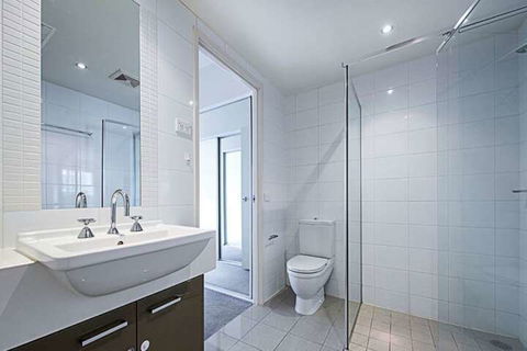 Spacious 1-Bedroom Apartment With Parking - C Tourism 2