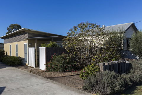 2 Bedroom With Parking Near Central Cessnock - C Tourism 1