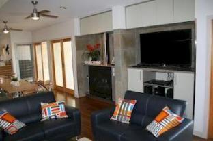 Maleny Grove - C Tourism 3