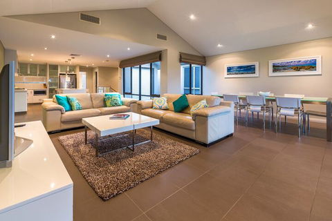 Regency Beach Club - C Tourism 6