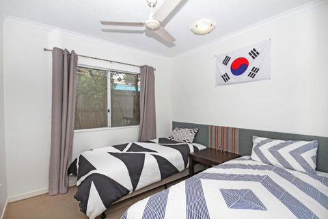 Unit 2 Sea Breeze Villas Coolum Beach - C Tourism 4