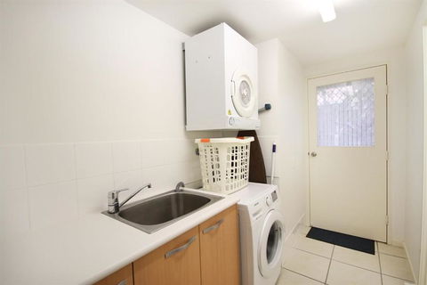 Unit 2 Sea Breeze Villas Coolum Beach - C Tourism 2