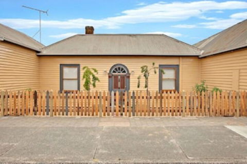 Robinson Cottage - C Tourism 0