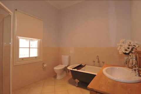 Charlie Bates Cottage - C Tourism 6