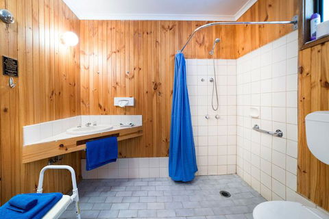 Kookaburra Motor Lodge - C Tourism 4
