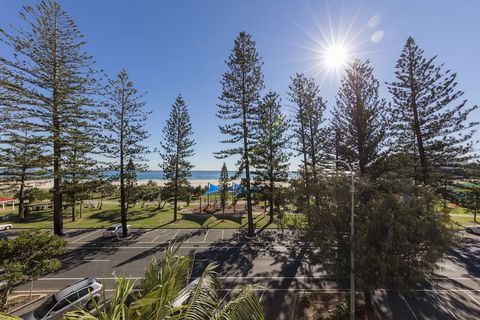 Oaks Gold Coast Calypso Plaza Suites - C Tourism 4