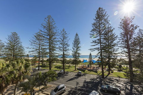 Oaks Gold Coast Calypso Plaza Suites - C Tourism 1