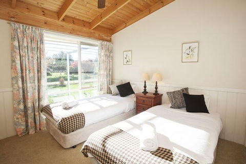 Beechworth Cedar Cottages - C Tourism 4