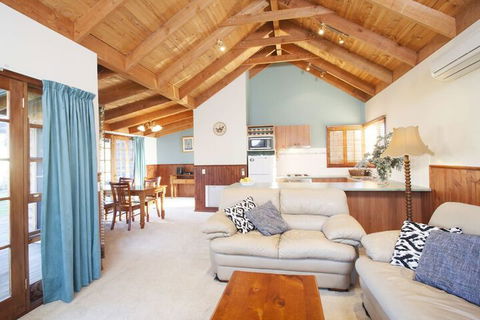 Beechworth Cedar Cottages - C Tourism 1