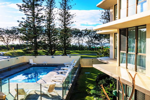 Seacrest Beachfront Holiday Apartments - C Tourism 4