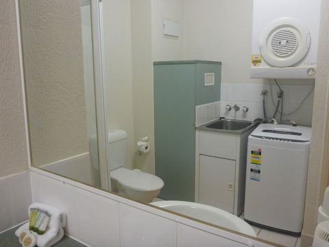 Palm Cove Tropic Apartments - C Tourism 2