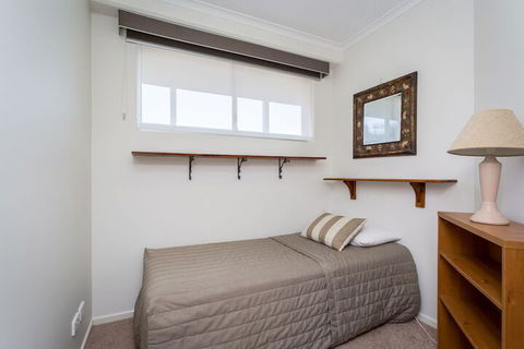 Kirra Beach Apartments - C Tourism 6
