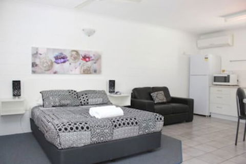Townsville Holiday Apartments - C Tourism 6