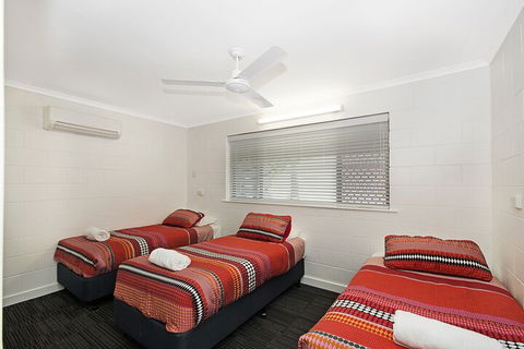 Townsville Holiday Apartments - C Tourism 7