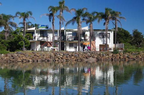 Beachfront 6 25 Willow Street - C Tourism 6