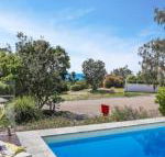 Barefoot Bungalow Castaways Beach - C Tourism