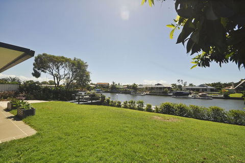 Bribie Island Canal Holiday Destination - C Tourism 2