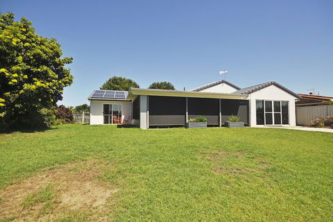 Bribie Island Canal Holiday Destination - C Tourism 3