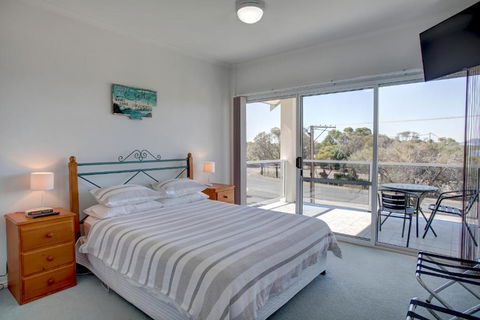 Bay Bliss In Coffin Bay - C Tourism 6