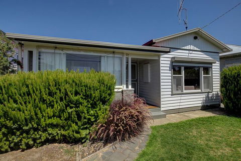 Wombat Cottage - C Tourism 1