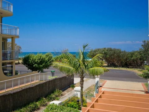 Breakers 1/8 - C Tourism 1